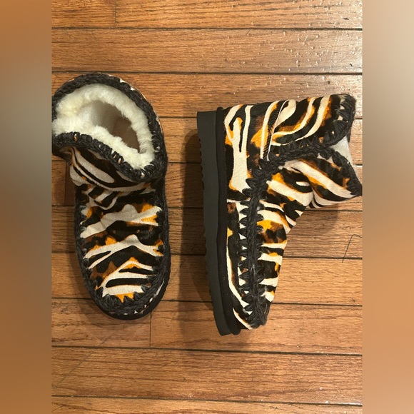 MOU ESKIMO 18 PONYSKIN BOOTS, NWOB 🖤🐆💛 ✨💫 RARE💎FIND